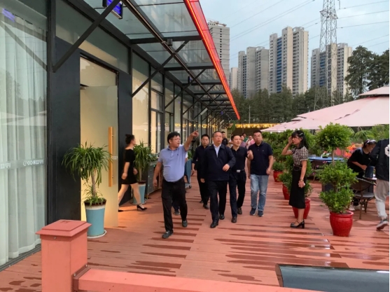 全国供销合作总社党组成员、理事会副主任、中国供销社集团党委书记、董事长侯顺利一行莅临湖南鳖龟产业园参观考察